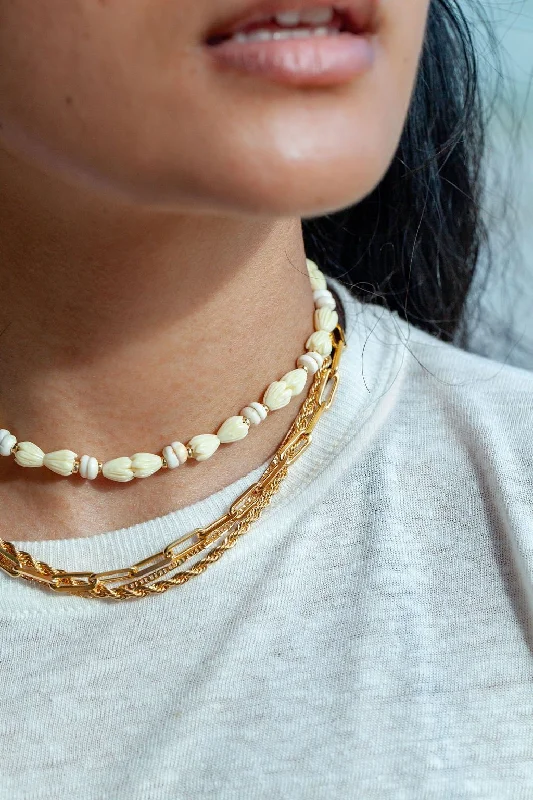 women eco-friendly necklaces -Pikake Puka Shell Necklace - Me'e